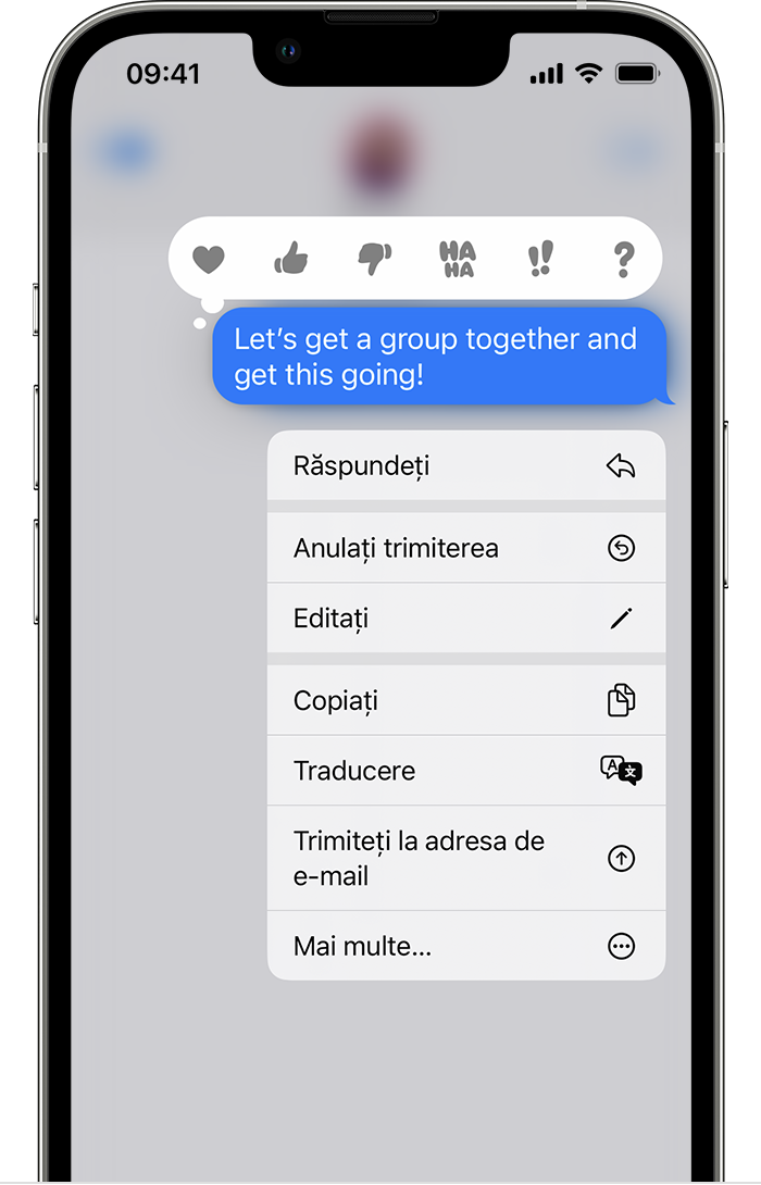 Opțiunile care apar atunci când ții apăsat pe un mesaj dintr-o conversație în aplicația Mesaje includ Editați și Anulați trimiterea în iOS 16. 
