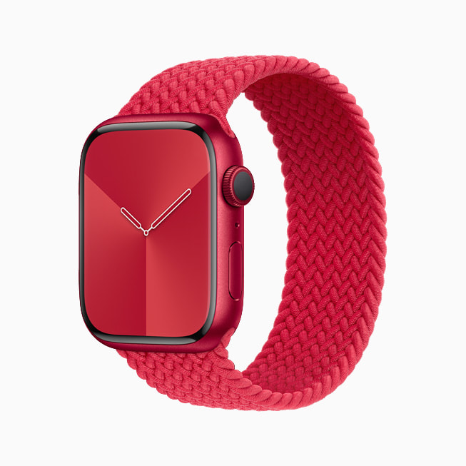 Новые часы Apple Watch Series 7 PRODUCT(RED) представлены на изображении с плетёным монобраслетом. Алюминиевый корпус изготовлен только из переработанного металла. Такой материал используется в аэрокосмической отрасли.